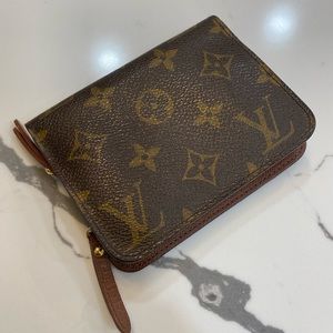 Unused/ does have monogram inside (SDH) perfect condition/ Auth Louis Vuitton
